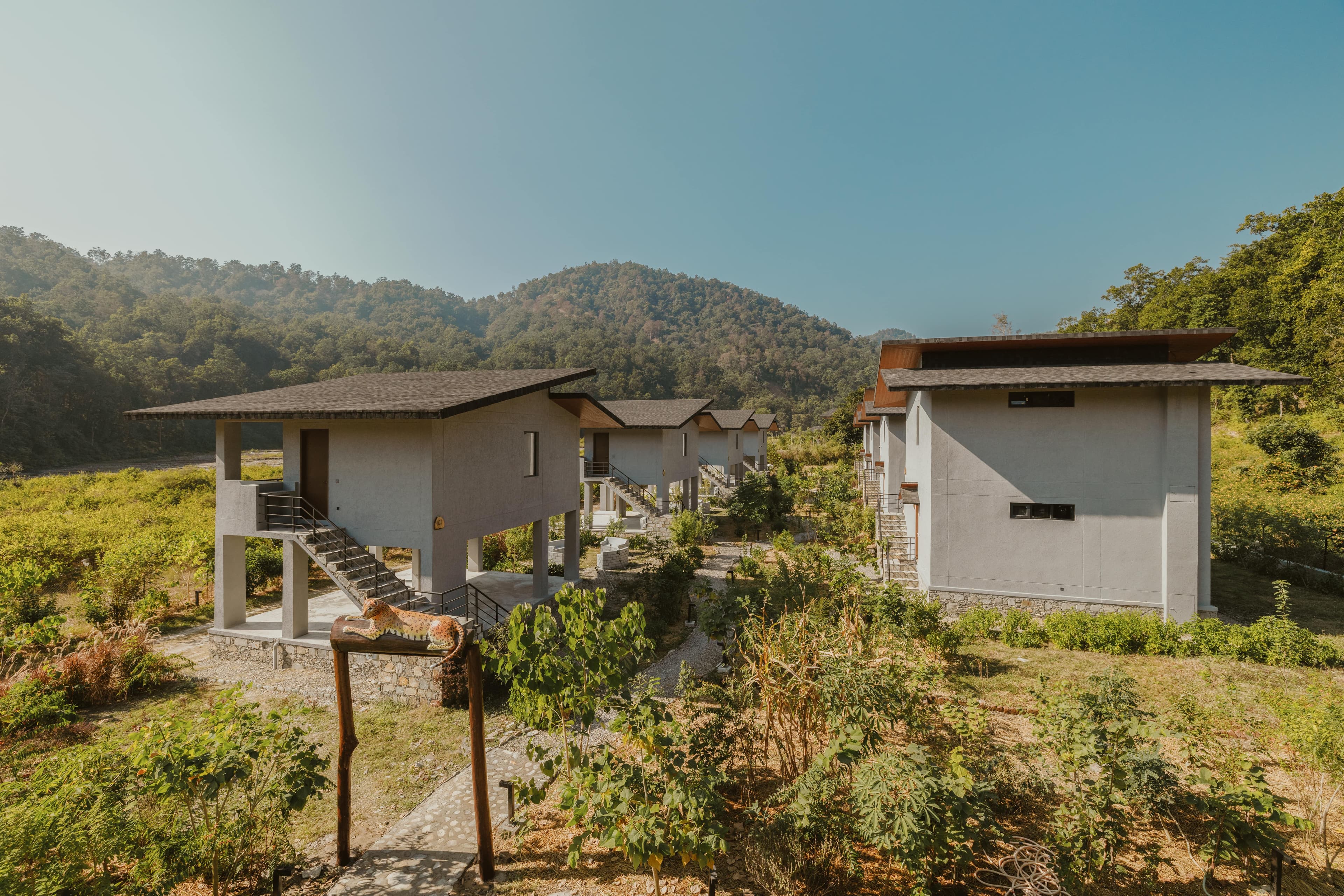The Gaj Resort - Infinity pool with stunning mountain backdrop